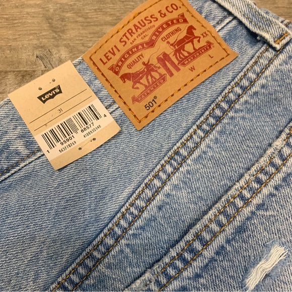 Levi’s 501 High Rise Distressed Button Fly Cut Off Denim Shorts - Picture 6 of 8